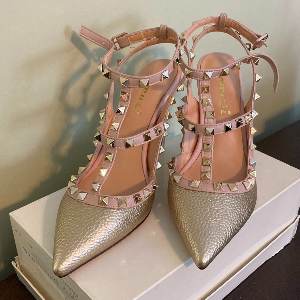 Brand new Vocosi heels size 8